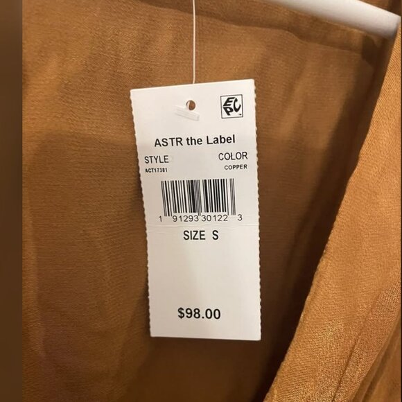 ASTR The Label Anthropologie NWT Cropped Top Twist Front Long Sleeve Top size S - Picture 3 of 7